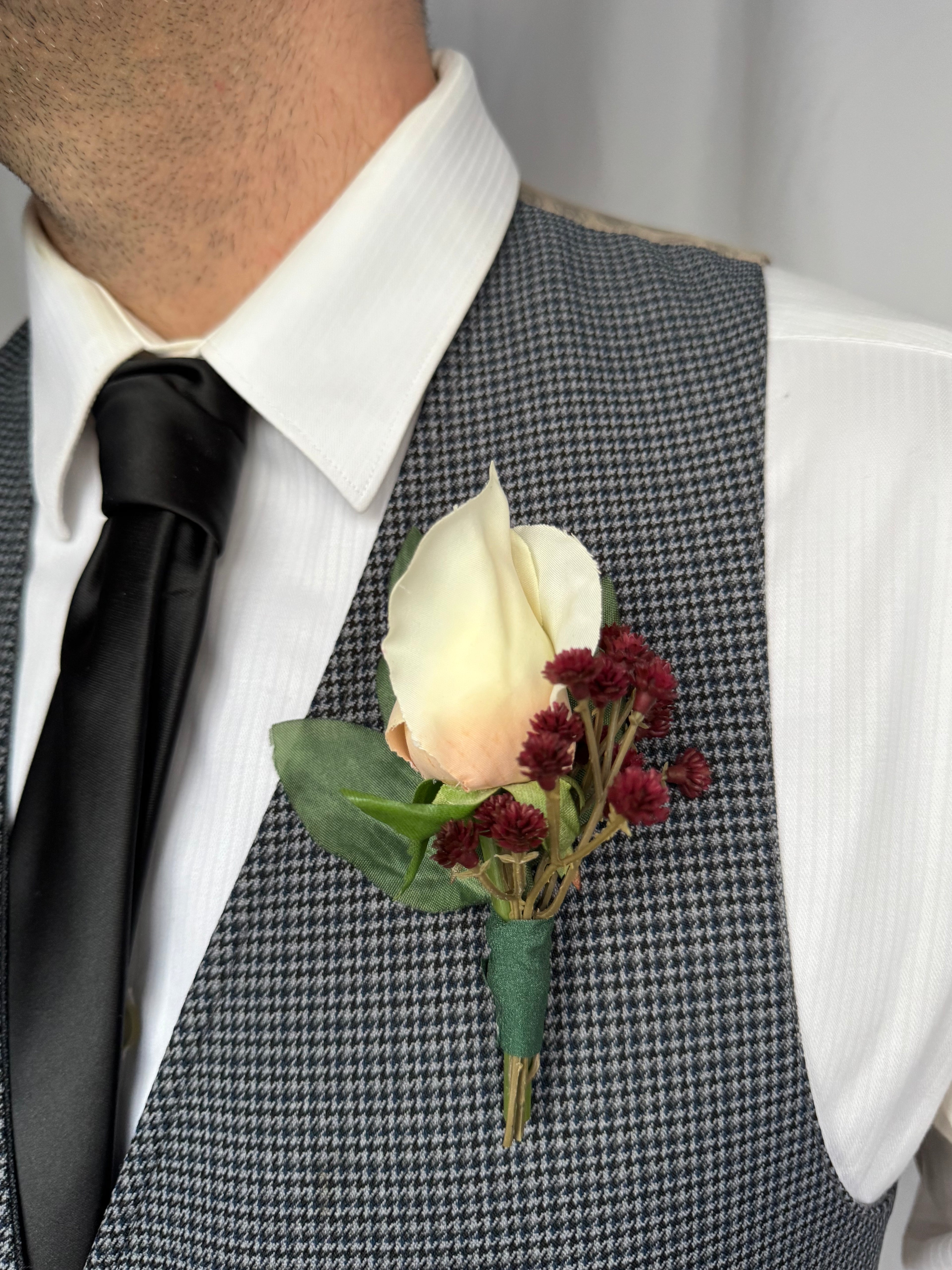 Sofia Boutonniere